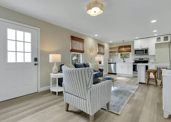 Coastal 3Bd Bungalow One Block From Scenic Walkway
