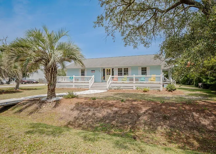 Cottage Breeze By Oak Island Accommodations