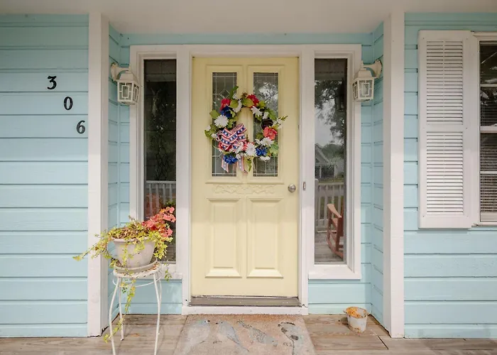 Cottage Breeze By Oak Island Accommodations