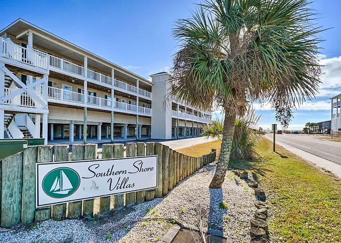 Oak Island Beachfront Condo W/ Community Pool