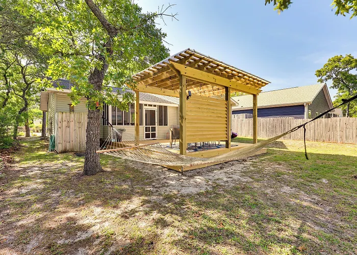 Oak Island Cottage: Minutes To Long Beach!
