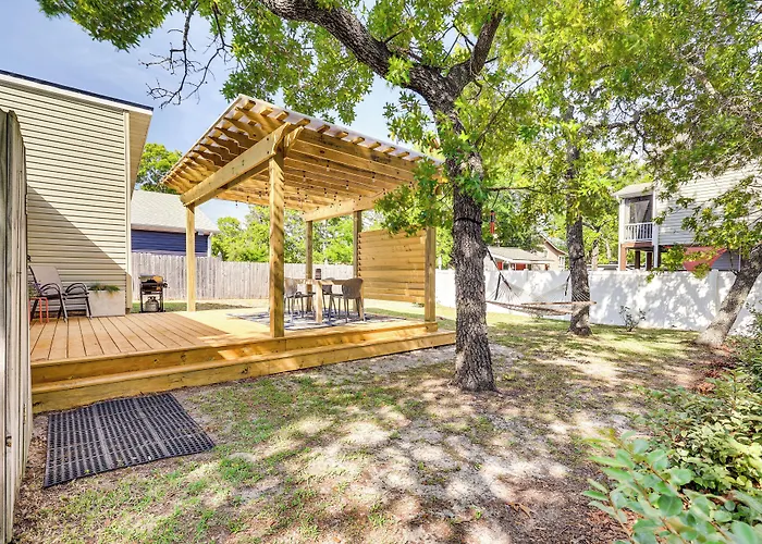 Oak Island Cottage: Minutes To Long Beach!
